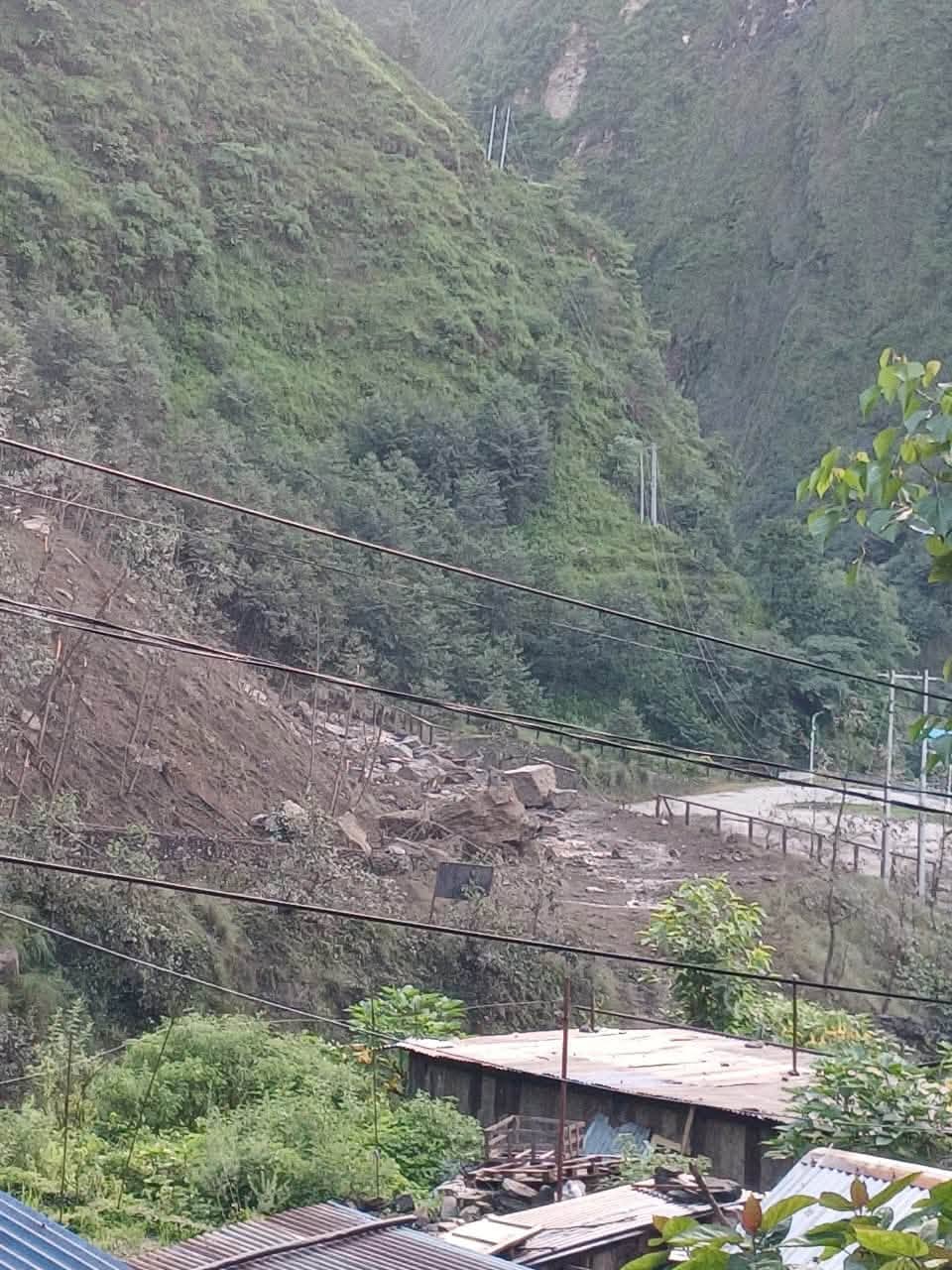 लार्चामा सुख्खा पहिरो, विओपी र भन्सार यार्डमा क्षति (फोटोफिचर)
