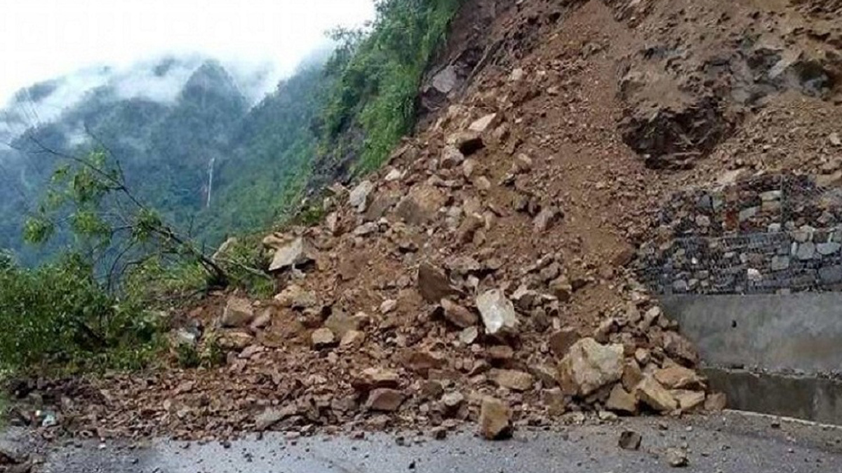 आज यी राजमार्ग अवरुद्ध