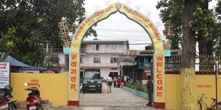मेयरले नै  लगाए प्रमुख प्रशासकीय अधिकृतको कार्यकक्षमा ताला