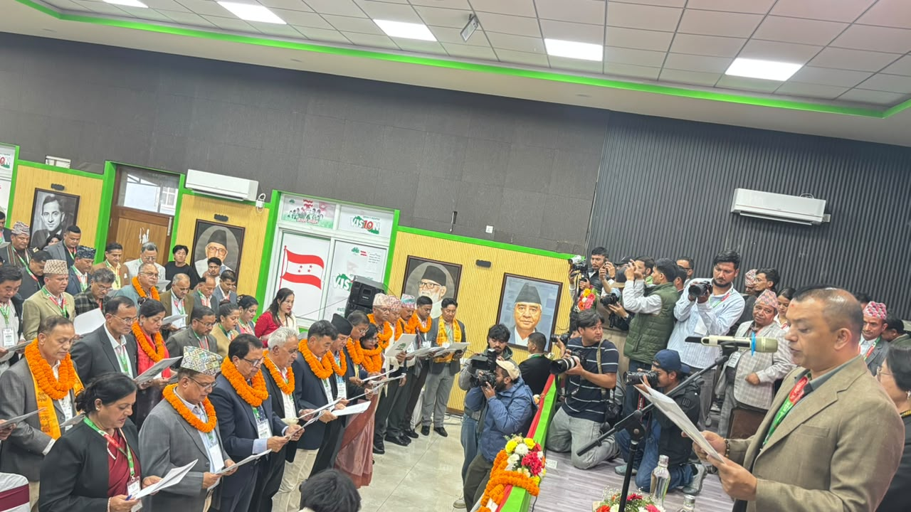 नवनिर्वाचित कांग्रेस पदाधिकारी र केन्द्रीय सदस्यले लिए शपथ