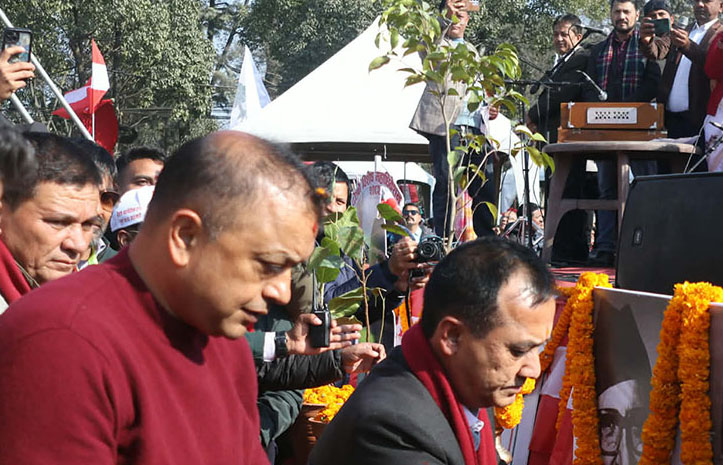 कांग्रेस सभापतिमा गगन थापाले दिए उम्मेदवारी