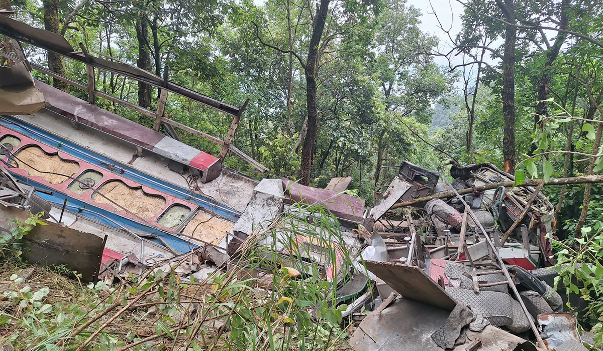 पोखरामा स्कुल बस दुर्घटना हुँदा पाँचजनाको मृत्यु